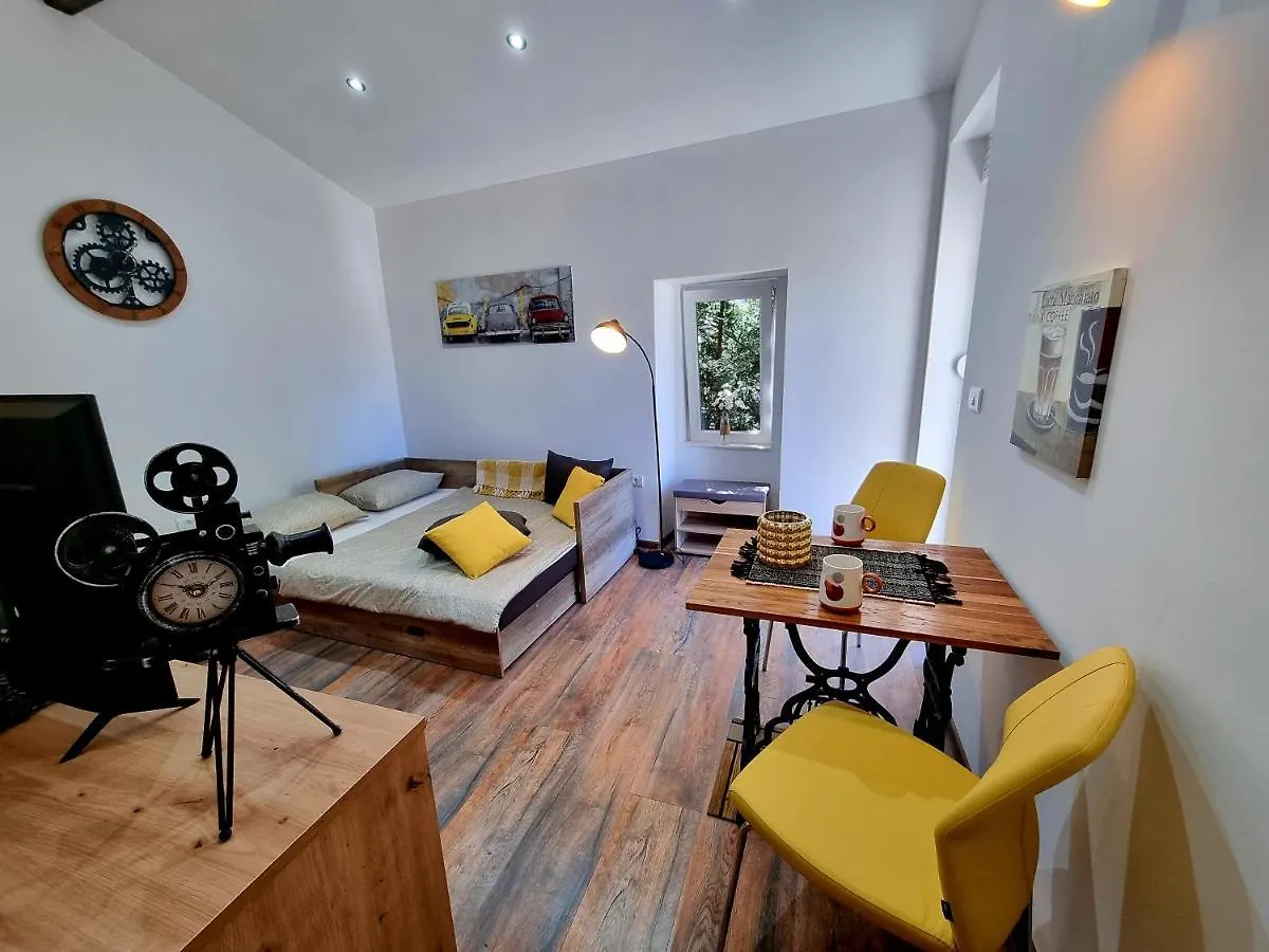 Retro Chic Studio PUY
