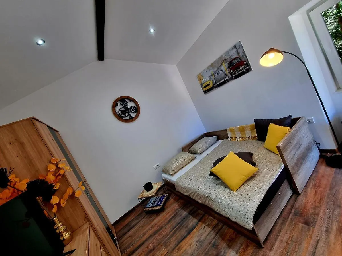 Retro Chic Studio PUY