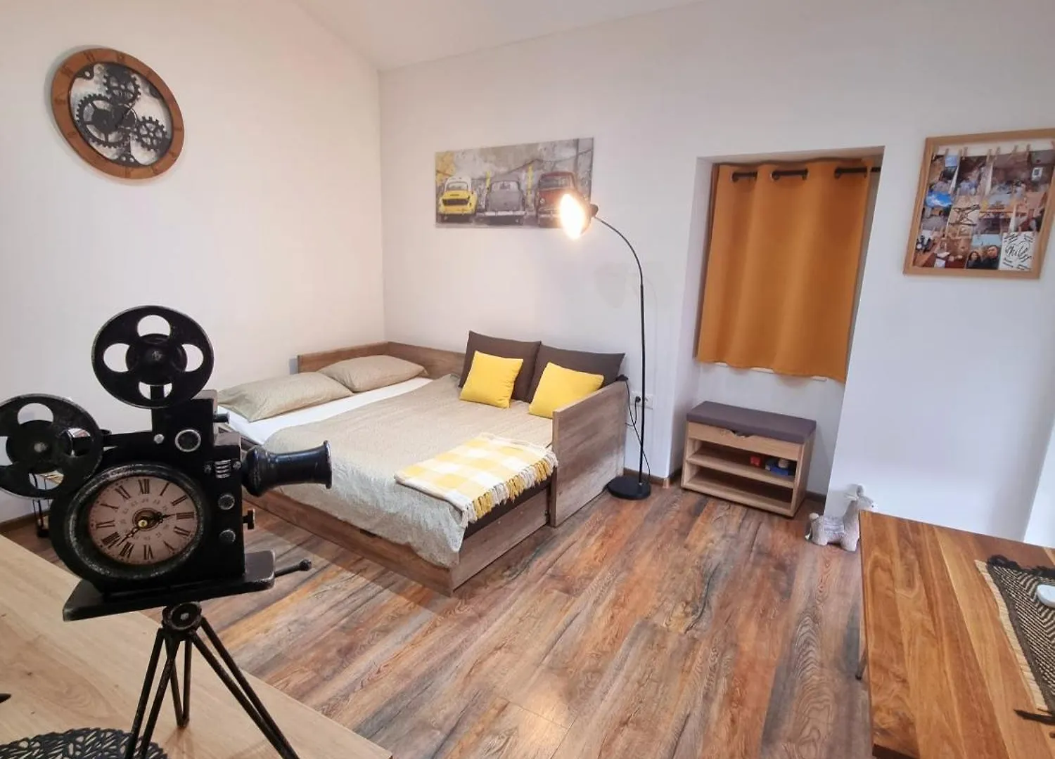 Retro Chic Studio Pola