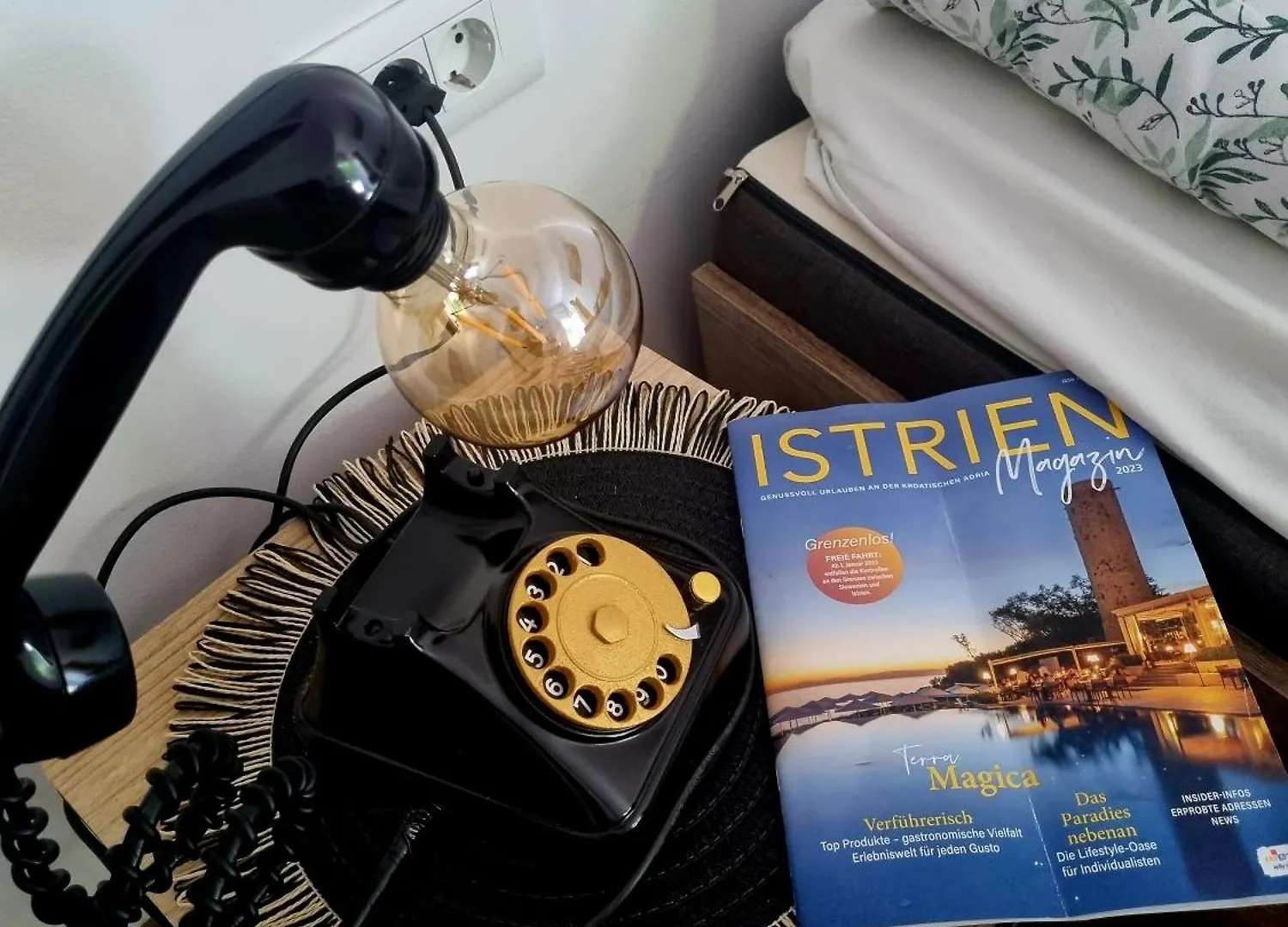 Retro Chic Studio PUY 0*,